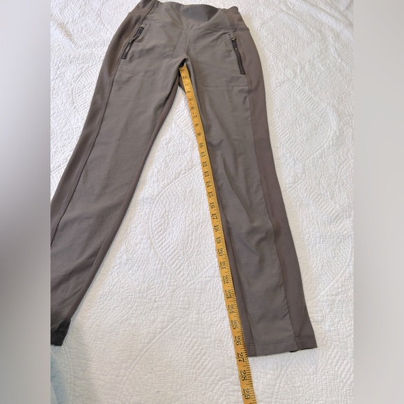 Athleta Headlands Hybrid Tight Pant in Shale (grey) size 4. Nice shape - Picture 11 of 16